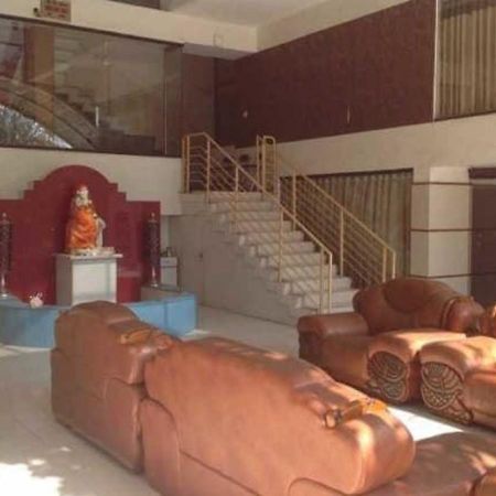 Отель Manohar Mahal Jalgaon Экстерьер фото