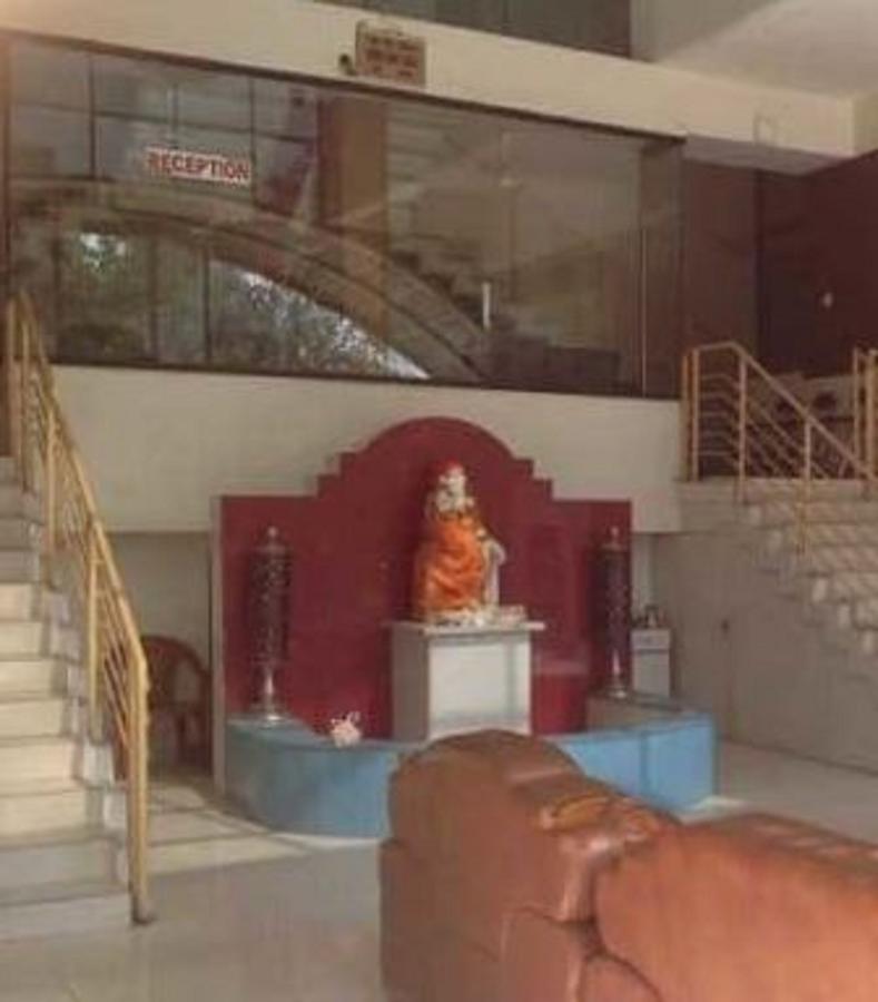 Отель Manohar Mahal Jalgaon Экстерьер фото