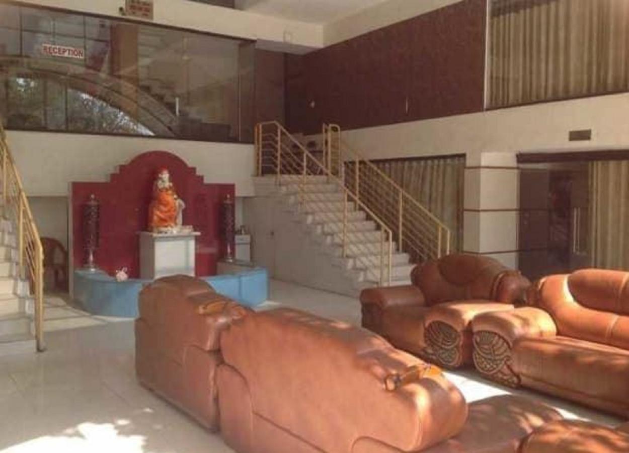 Отель Manohar Mahal Jalgaon Экстерьер фото